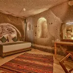 Hotel Sah Saray Cave Halal