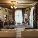 Sah Saray Cave Halal