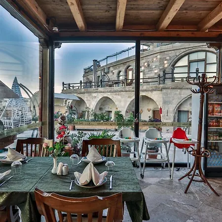 Hotel Sah Saray Cave Halal