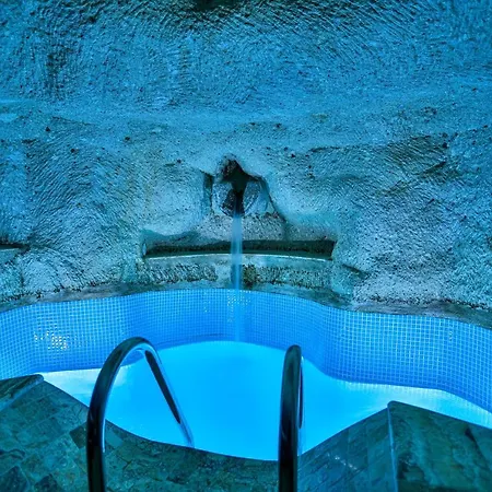 Sah Saray Cave Halal