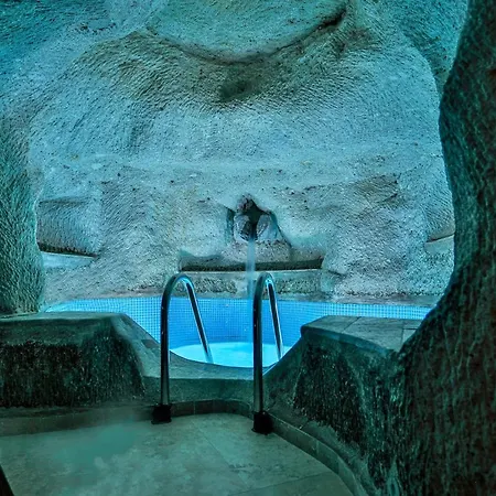 Hotel Sah Saray Cave Halal