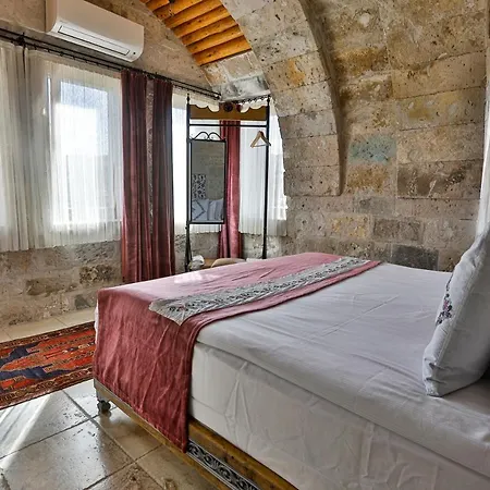 Sah Saray Cave Halal Hotel *