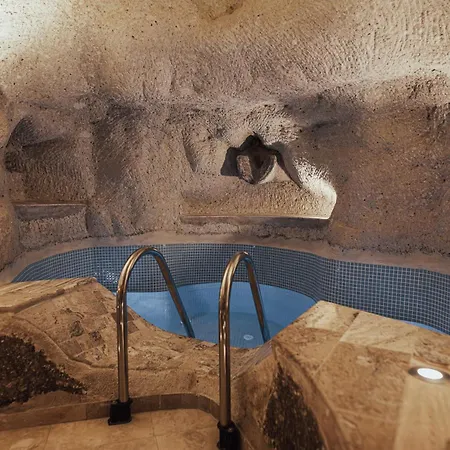 Hotel Sah Saray Cave Halal *