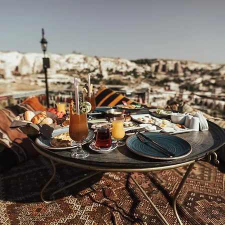 Hotel Sah Saray Cave Halal