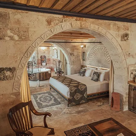 Hotel Sah Saray Cave Halal