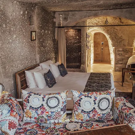 Hotel Sah Saray Cave Halal *