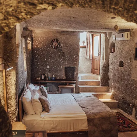 Hotel Sah Saray Cave Halal