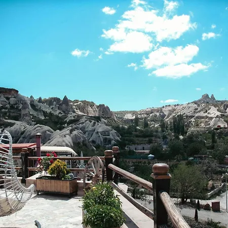 Sah Saray Cave Halal Hotel *