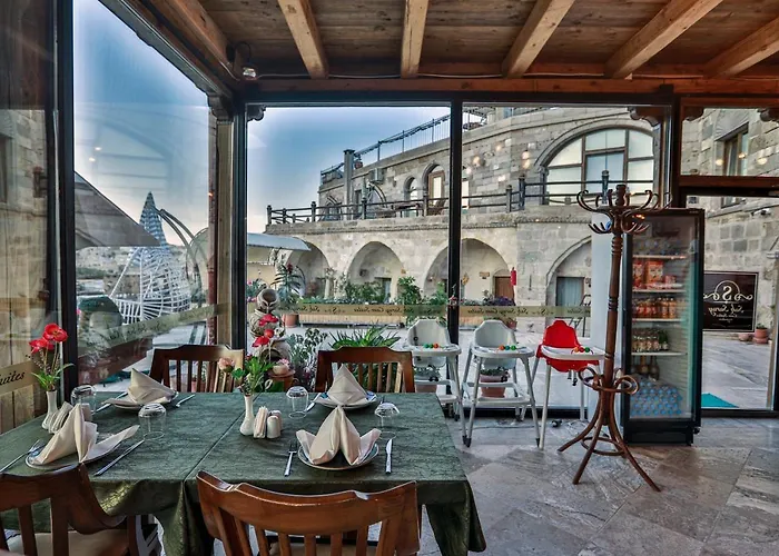 Hotel Sah Saray Cave Halal