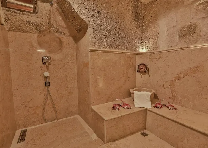 Hotel Sah Saray Cave Halal