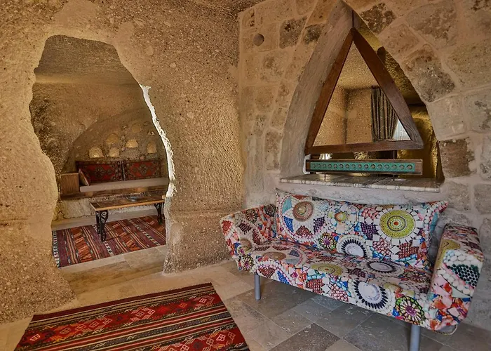 Sah Saray Cave Halal Hotel *